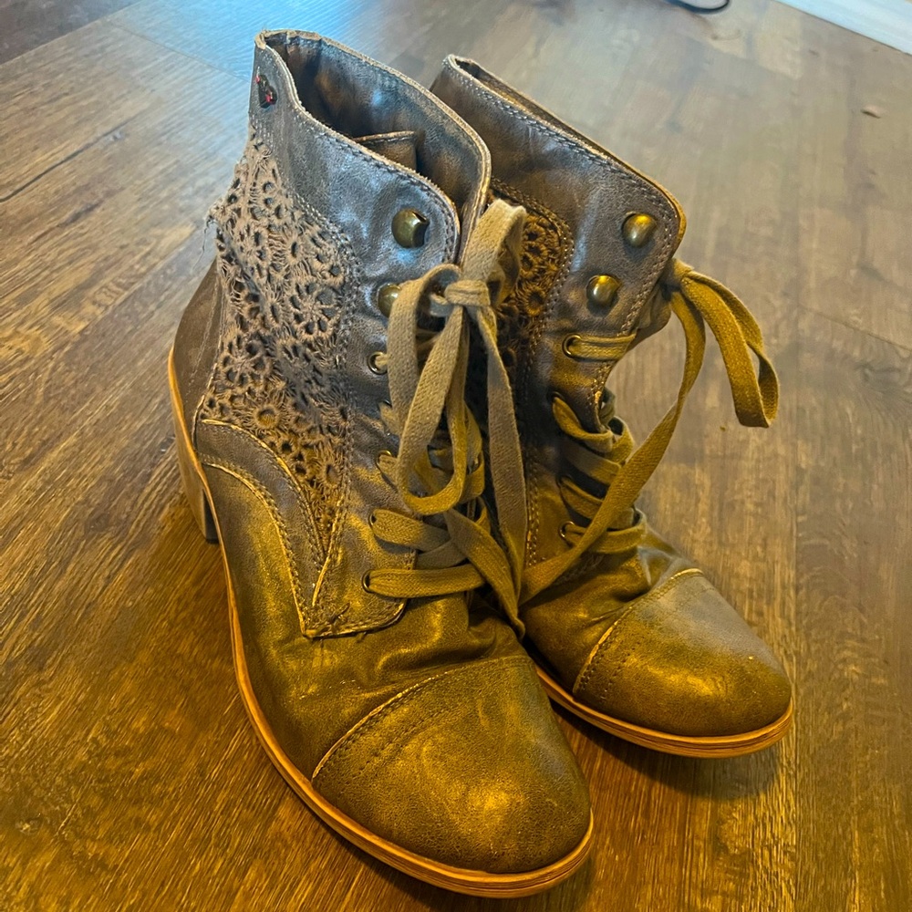 Roxy booties